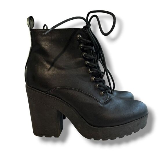 Madden Girl Black Lace-Up Platform Ankle Boots Women's Size 8M - Picture 1 of 9